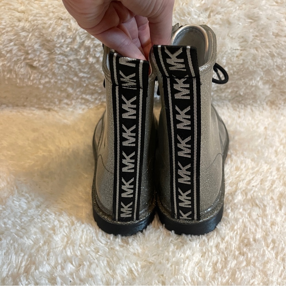 Michael Kors Tavie Flat Rain Bootie Silver Lace-up Rubber Booties - size 9 - Picture 5 of 10